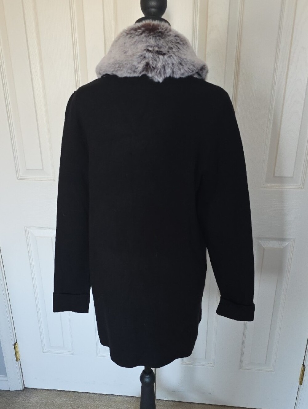 Jones New York Black Sweater Coat with Gray Faux Fur Collar Large - Picture 4 of 7